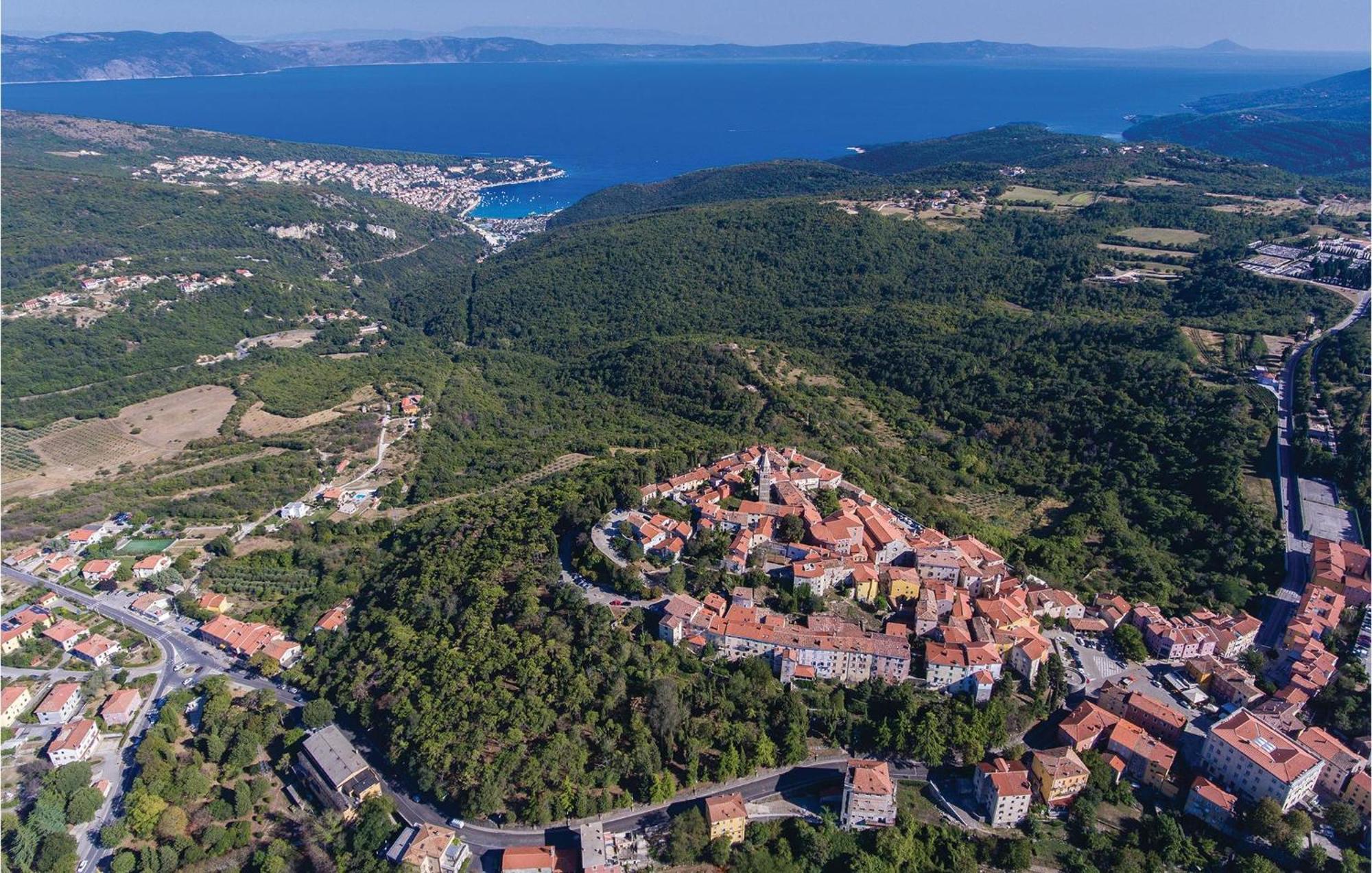 Gorgeous Apartment In Labin With Wifi ภายนอก รูปภาพ